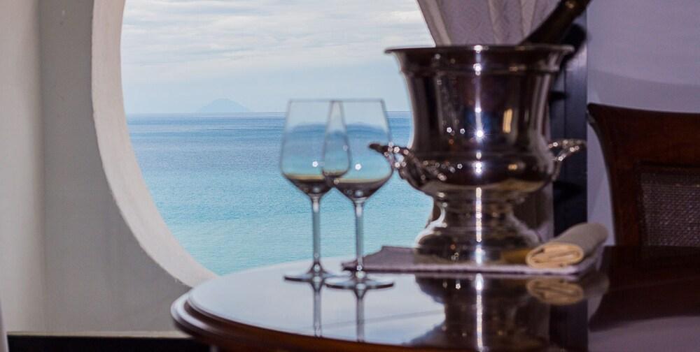 Hotel Ristorante Le Clarisse Amantea Kültér fotó